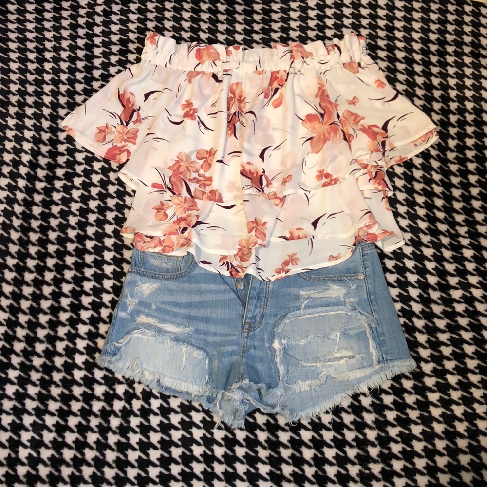 NWOT White sleeveless crop top with flowers